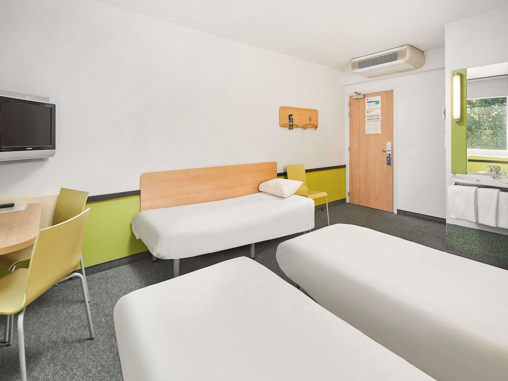 TRIPLE - Habitación estándar con tres camas individuales del hotel Ibis Budget Wroclaw Poludnie