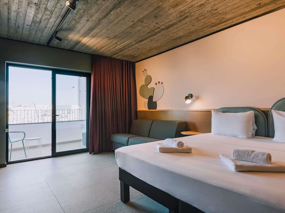 Habitación Superior con vistas a la ciudad del hotel Ibis Styles St. Paul's Bay Malta