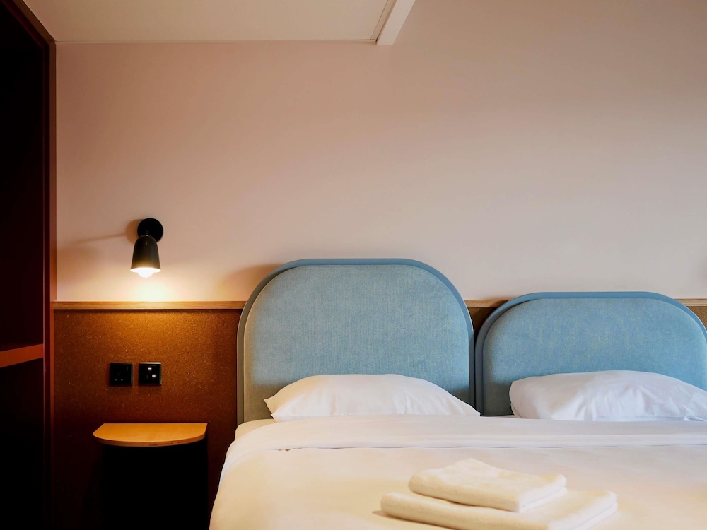 Habitación Superior con vistas a la ciudad del hotel Ibis Styles St. Paul's Bay Malta. Foto 5