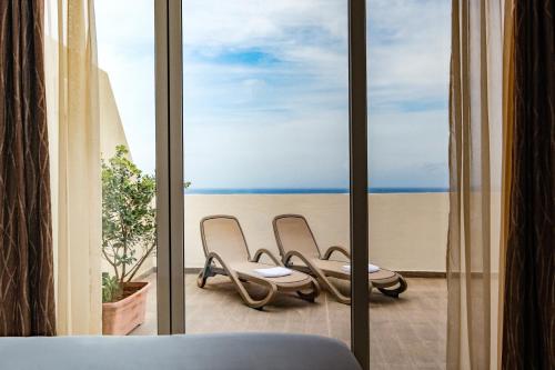 Suite Deluxe con vistas al mar del hotel Mayflower. Foto 9