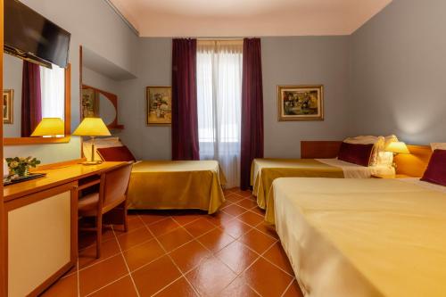 Economy Quadruple Room - access with stairs del hotel Maxim Axial