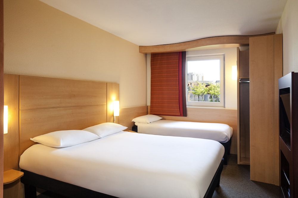 Habitación con 2 camas individuales del hotel Ibis Carlisle – City Centre