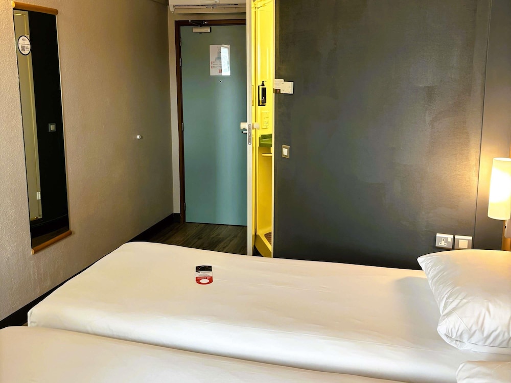 Habitación con 2 camas individuales del hotel Ibis Carlisle – City Centre. Foto 4