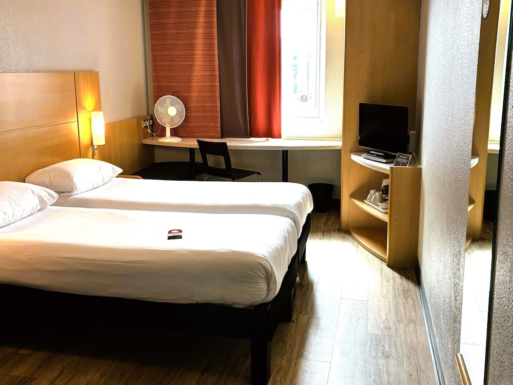Habitación con 2 camas individuales del hotel Ibis Carlisle – City Centre. Foto 5