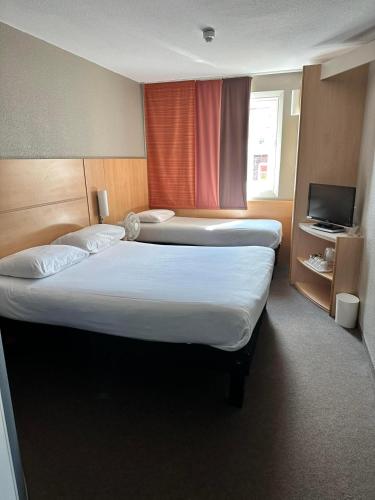 Habitación Familiar con 1 cama doble y 1 cama individual del hotel Ibis Carlisle – City Centre. Foto 8