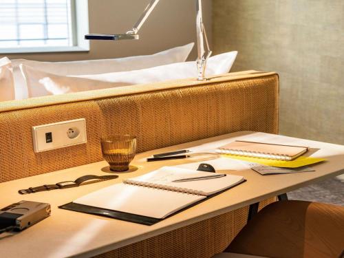 Suite Junior con sofá cama - Cama doble grande del hotel Too Hotel & Spa Paris - MGallery Collection