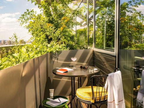 Habitación Deluxe con cama extragrande, terraza y vistas a la ciudad del hotel Too Hotel & Spa Paris - MGallery Collection. Foto 4