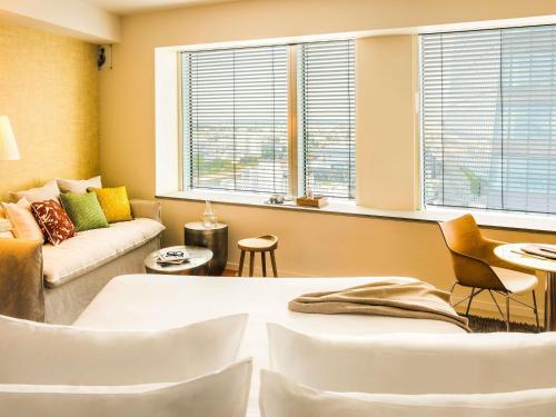 Suite Junior con sofá cama - Cama doble grande del hotel Too Hotel & Spa Paris - MGallery Collection. Foto 2