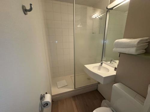 DOBLE - Habitación con una cama grande del hotel Ibis Budget Rouen Parc Des Expos Zenith