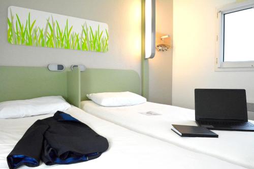 GEMELA - habitación con dos camas individuales para hasta 2 personas del hotel Ibis Budget Rouen Parc Des Expos Zenith. Foto 1