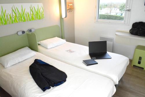 GEMELA - habitación con dos camas individuales para hasta 2 personas del hotel Ibis Budget Rouen Parc Des Expos Zenith. Foto 4
