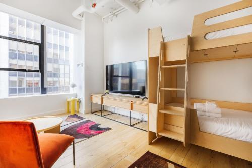 Estudio Sky con litera del hotel Placemakr Wall Street. Foto 3