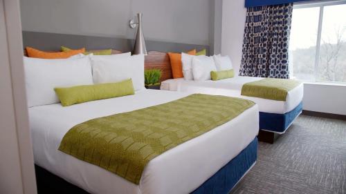 Suite con balcón del hotel The Kartrite Resort and Indoor Waterpark. Foto 3