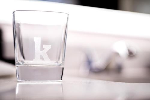 Suite Junior con patio - 1 cama extragrande del hotel The Kartrite Resort and Indoor Waterpark. Foto 3