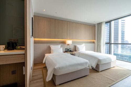 Habitación superior con 2 camas individuales del hotel Novotel Shanghai Qingpu Excellence. Foto 5