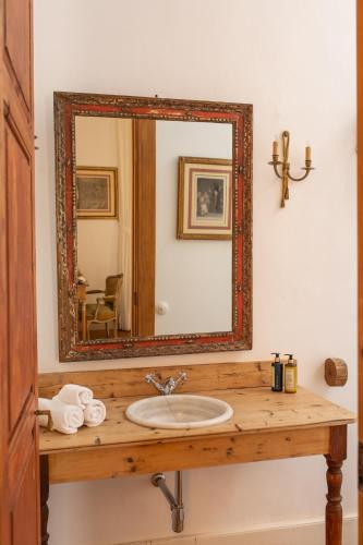 Habitación Doble con terraza del hotel La Casa De Los Naranjos. Foto 5