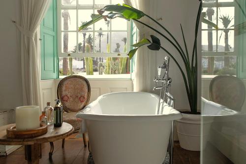 Habitación Cuádruple Superior del hotel La Casa De Los Naranjos. Foto 5