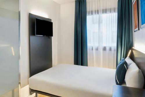 Habitación individual Efficient con 1 cama doble del hotel Four Points Flex by Sheraton Madrid Atocha. Foto 2