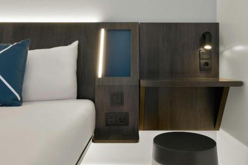 Habitación Doble Estándar con 1 cama grande del hotel Four Points Flex by Sheraton Madrid Atocha. Foto 4