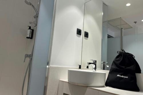 Habitación Doble Estándar - 2 camas del hotel Four Points Flex by Sheraton Madrid Atocha. Foto 8