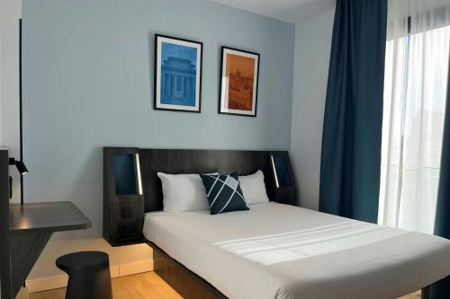 Habitación Doble Estándar con 1 cama grande del hotel Four Points Flex by Sheraton Madrid Atocha. Foto 11