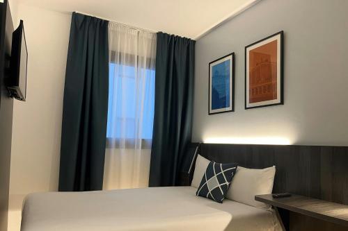 Habitación individual Efficient con 1 cama doble del hotel Four Points Flex by Sheraton Madrid Atocha. Foto 1