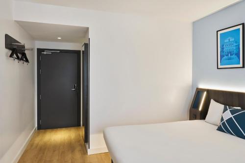 Habitación Triple Estándar del hotel Four Points Flex by Sheraton Madrid Atocha