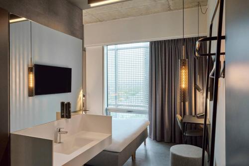 Habitación Doble Estándar del hotel Zleep Madrid Airport. Foto 8