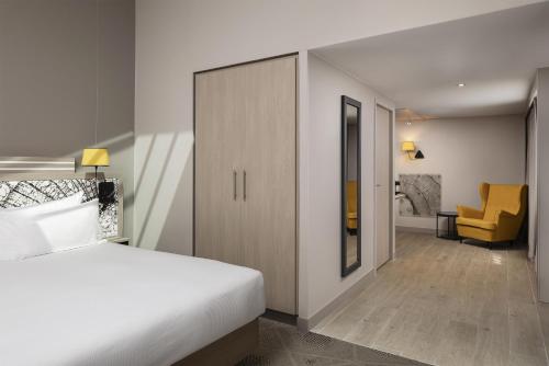 Deluxe King Skylight Room del hotel Hilton Garden Inn Paris La Villette. Foto 1