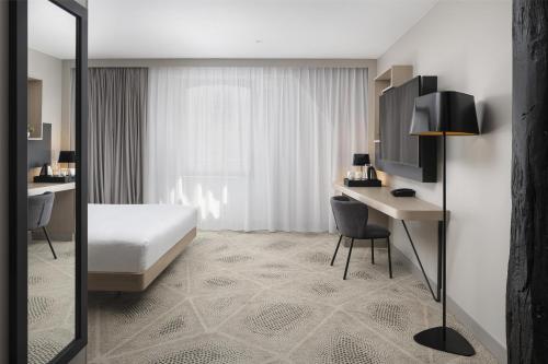 Habitación con cama extragrande - Adaptada para personas de movilidad reducida del hotel Hilton Garden Inn Paris La Villette