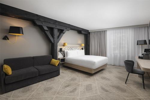 Habitación Doble Deluxe con sofá cama del hotel Hilton Garden Inn Paris La Villette. Foto 2