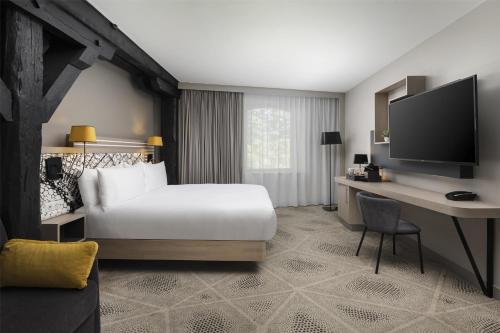 Habitación Doble Deluxe con sofá cama del hotel Hilton Garden Inn Paris La Villette. Foto 3