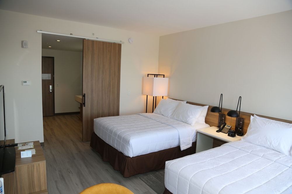 Habitación Deluxe, 2 camas de matrimonio, no fumadores del hotel Wyndham Garden North Bergen Near Secaucus. Foto 1