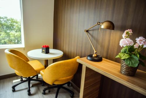 Habitación adaptada para personas de movilidad reducida - No fumadores - Cama extragrande del hotel Wyndham Garden North Bergen Near Secaucus. Foto 4