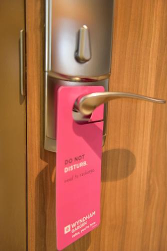 Habitación con 2 camas grandes - No fumadores del hotel Wyndham Garden North Bergen Near Secaucus. Foto 9