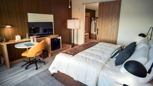 Habitación adaptada para personas de movilidad reducida - No fumadores - Cama extragrande del hotel Wyndham Garden North Bergen Near Secaucus. Foto 2