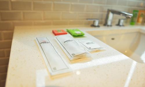 Habitación Doble con 2 camas dobles y vistas - No fumadores del hotel Wyndham Garden North Bergen Near Secaucus. Foto 7