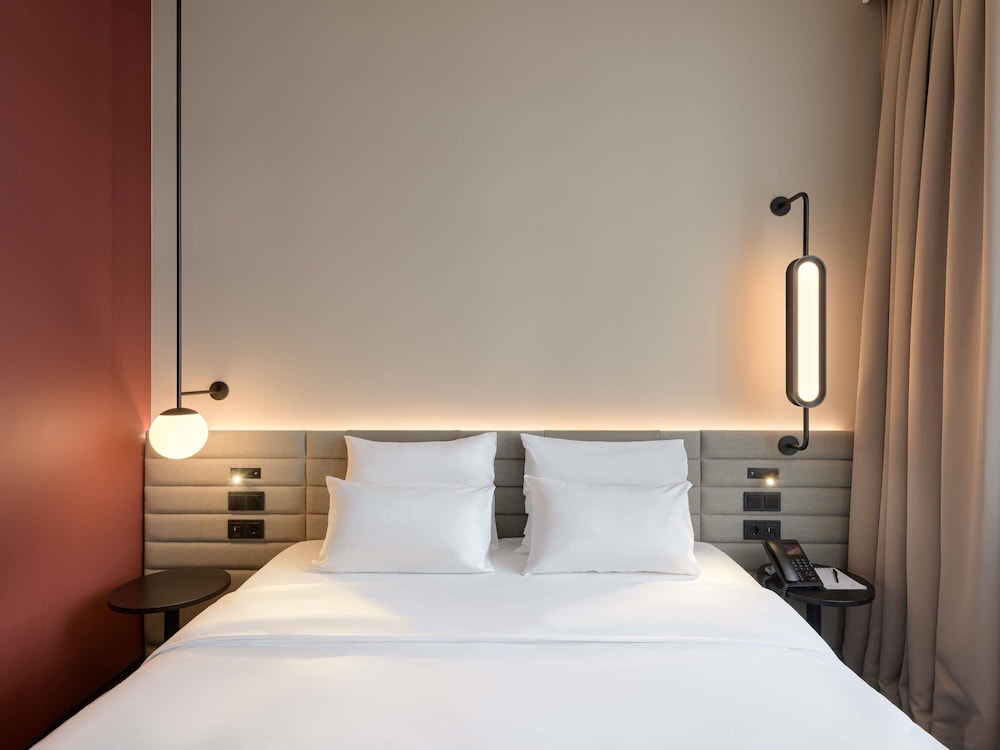 Habitación doble estándar con 1 cama doble del hotel Novotel Münster City. Foto 9