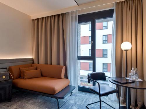 Habitación doble superior con 1 cama king size (180x210 cm) del hotel Novotel Münster City. Foto 3