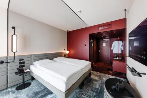 Habitación doble superior con 1 cama king size (180x210 cm) del hotel Novotel Münster City. Foto 13