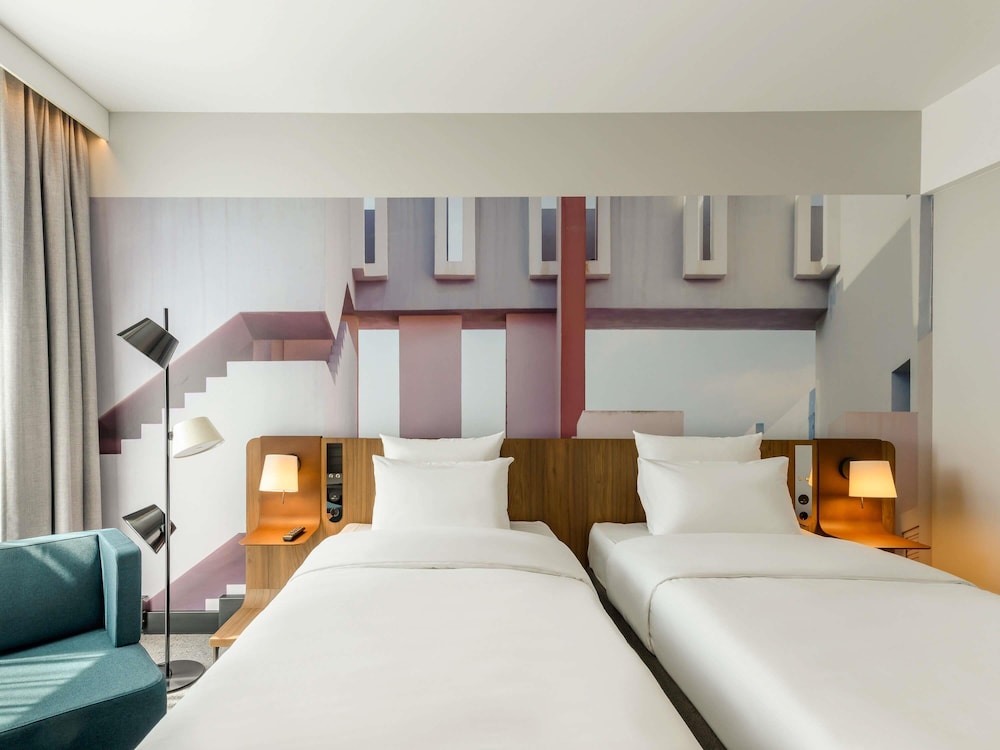 Habitación Standard con 2 camas individuales (90 x 210 cm) del hotel Novotel Regensburg Zentrum. Foto 4