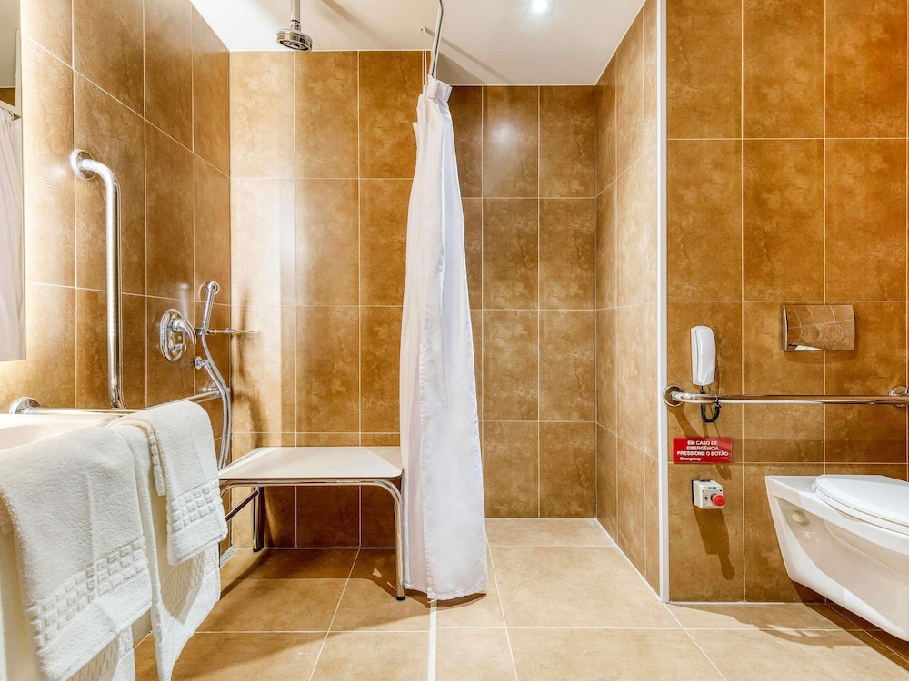 Habitación Superior con 1 cama doble adaptada para personas con discapacidad del hotel Novotel Belo Horizonte Savassi. Foto 2