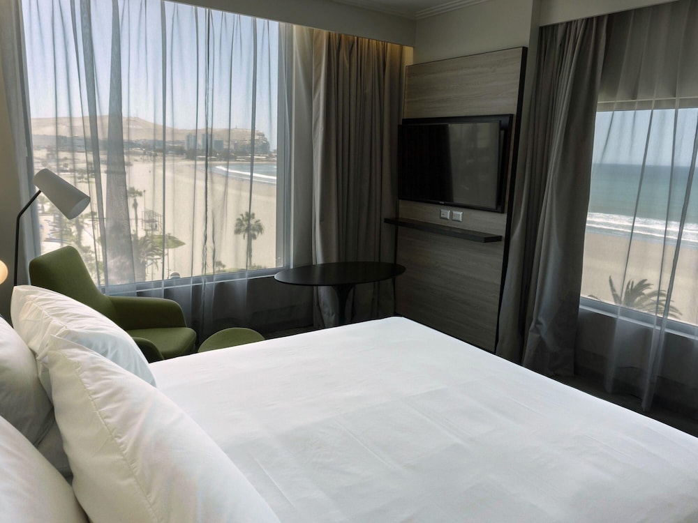Superior Room, 1 Double Bed Corner del hotel Novotel Arica. Foto 2