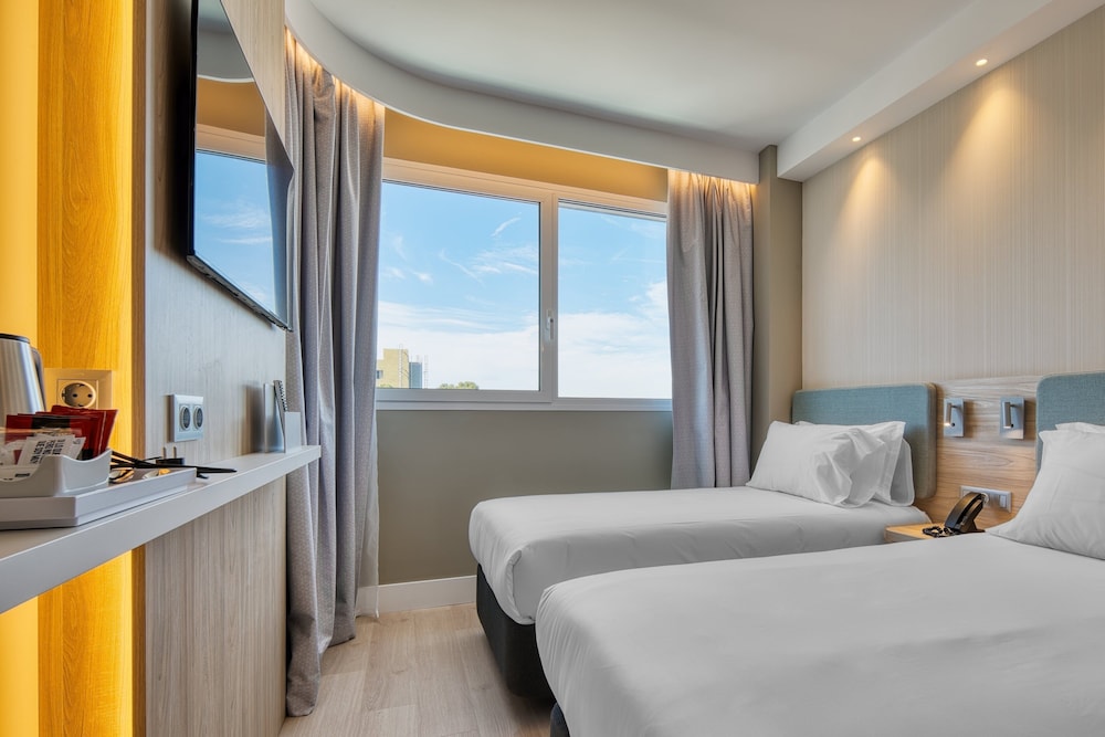 Habitación estándar (Free Breakfast) del hotel Holiday Inn Express - Madrid - Airport, an IHG. Foto 10