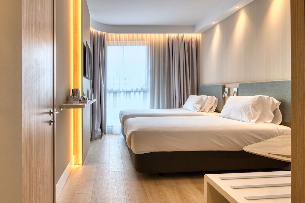 Habitación estándar, 2 camas individuales (Free Breakfast) del hotel Holiday Inn Express - Madrid - Airport, an IHG. Foto 11