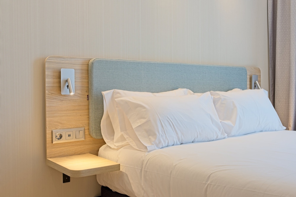 Habitación estándar, 1 cama de matrimonio, accesible para personas con discapacidad (Free Breakfast) del hotel Holiday Inn Express - Madrid - Airport, an IHG. Foto 8