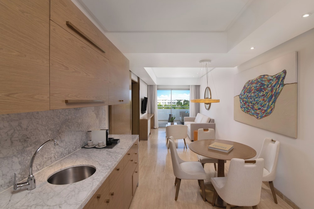 Suite con vistas al jardín del hotel Paradisus Grand Cana - All Suites - All Inclusive. Foto 4