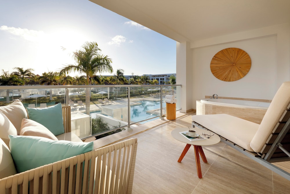 Suite con vistas al jardín del hotel Paradisus Grand Cana - All Suites - All Inclusive. Foto 7