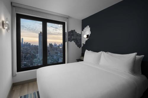 Habitación Urban con 1 cama extragrande, vistas a la ciudad y bañera adaptada - Adaptada para personas con discapacidad auditiva y movilidad reducida del hotel Aloft New York Chelsea. Foto 6