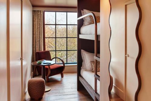 Habitación con literas del hotel The Hoxton, Shepherds Bush. Foto 3